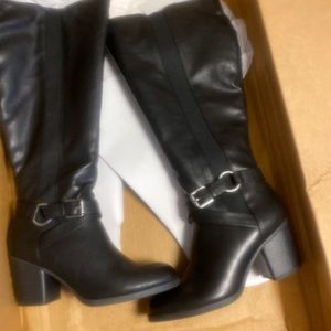 New black boot-wide calf